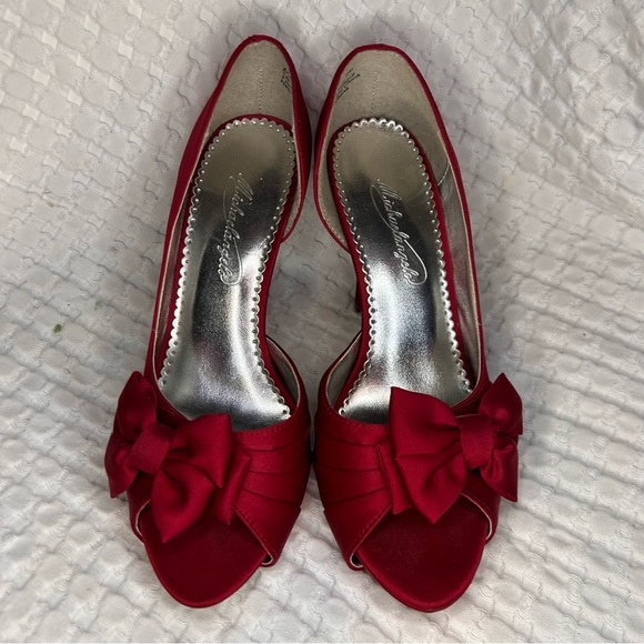 Monteblanco Red Satin Bow Heels | Size 7M - Picture 2 of 10